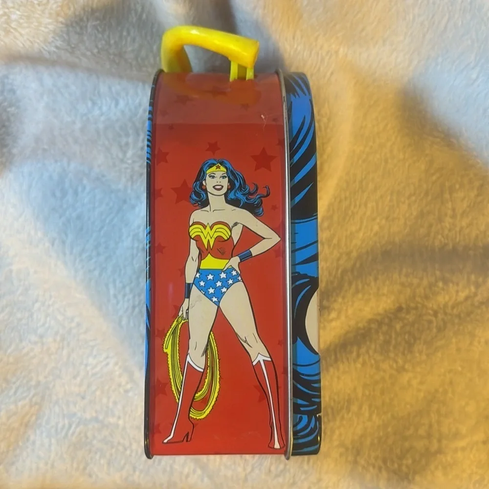 Wonder Woman Tin / new has handle and front opens see pics